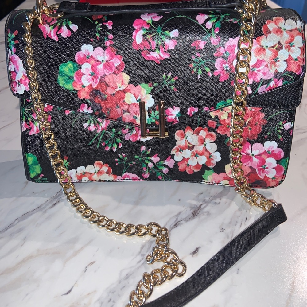 Cute floral print purse!